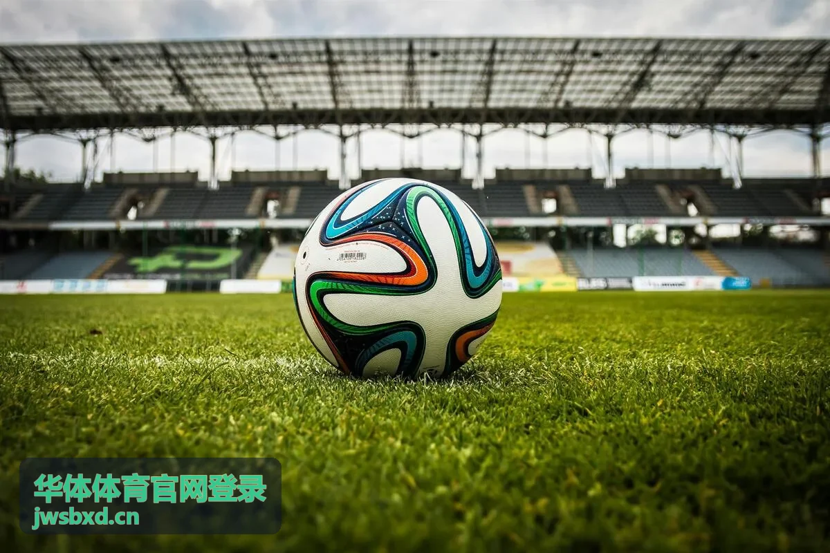 华体体育官网登录游泳馆里的青少年集训营